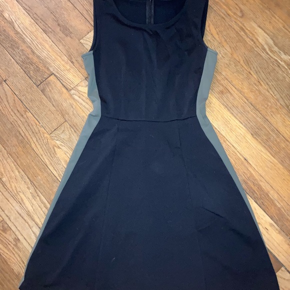 Cynthia Rowley sleeveless sheath dress black with dark grey on sides. - Picture 3 of 3